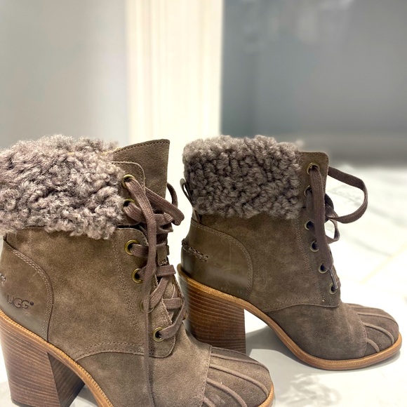 Stylish UGG Jaxon boots, block heel, size 7 - Picture 2 of 10